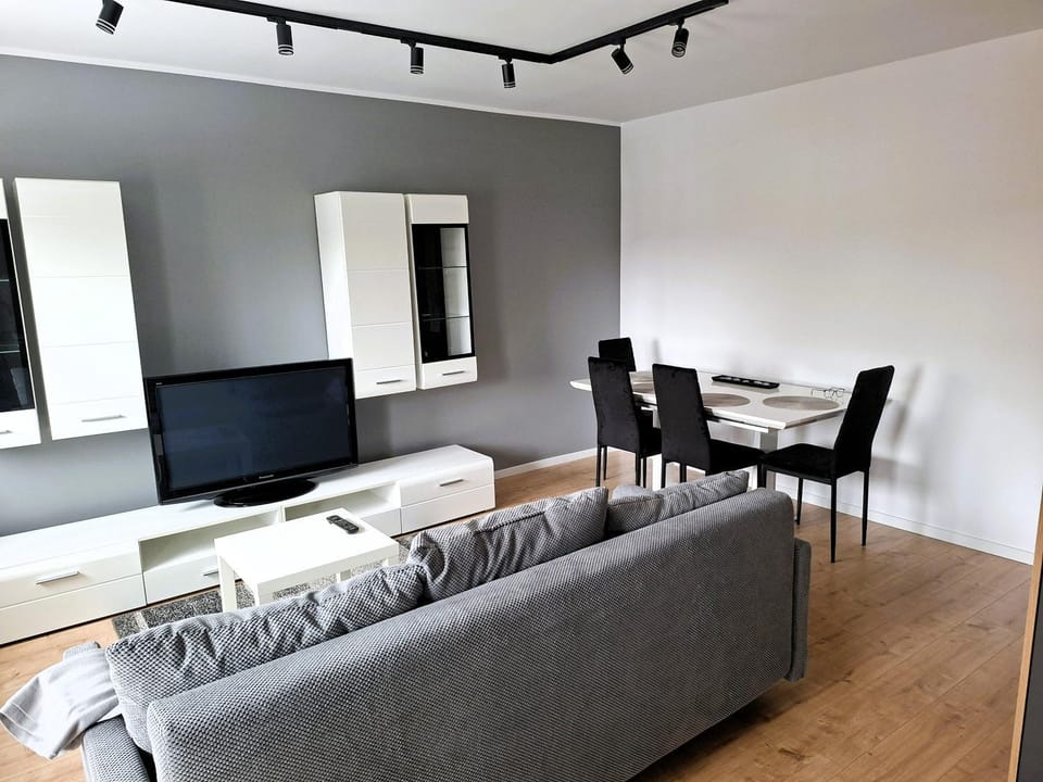 Communal lounge/ TV room, TV and multimedia, Living room, Seating area, Dining area, Evening entertainment