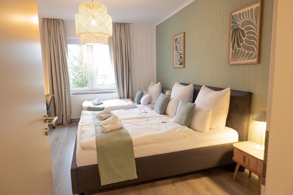 Bedroom, towels