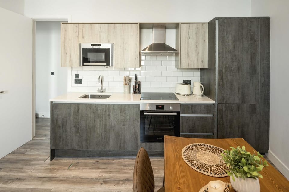 Modern Apartment by Hammersmith & Kensington Apartment in London