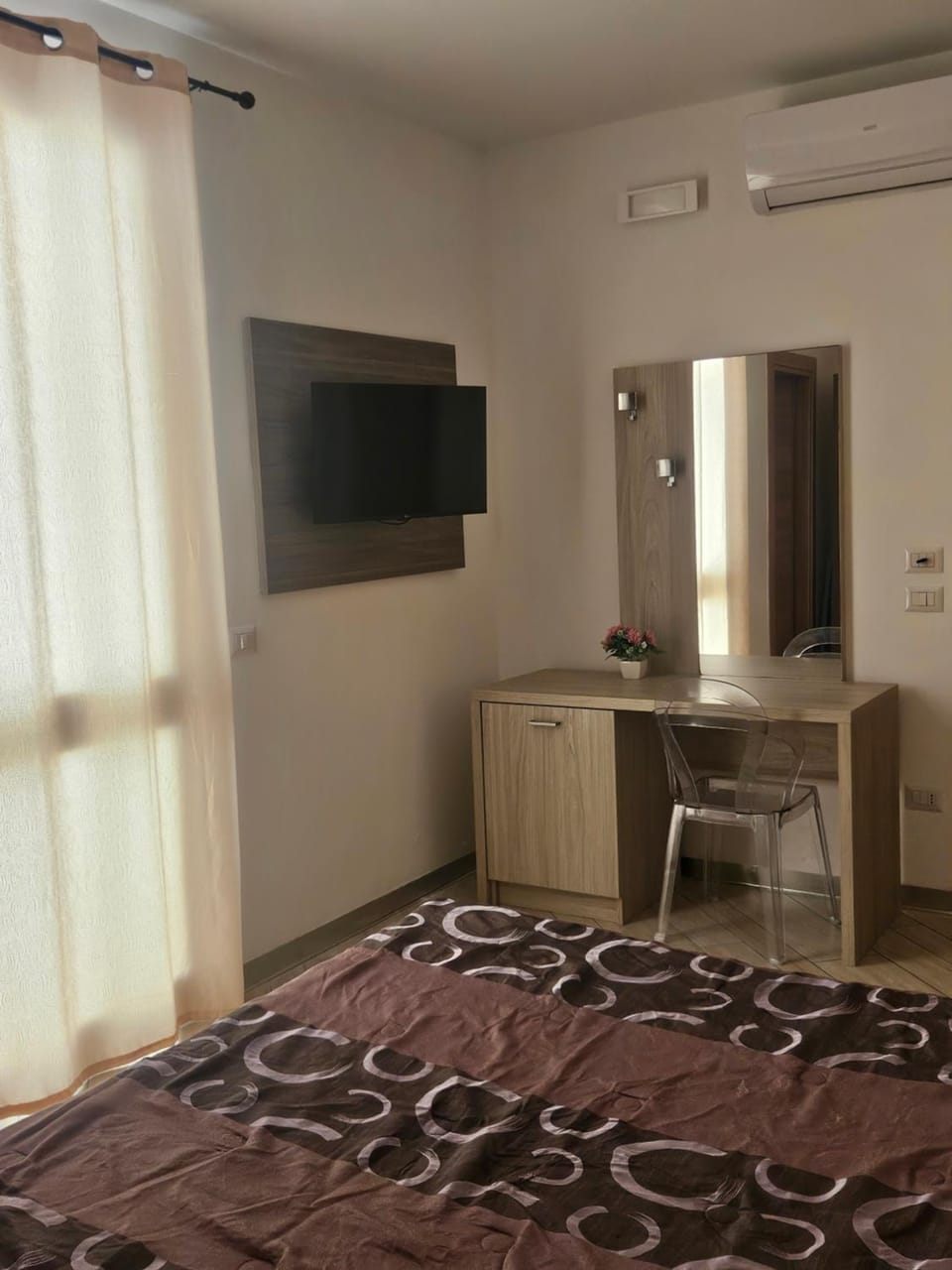TV and multimedia, Bedroom, air conditioner