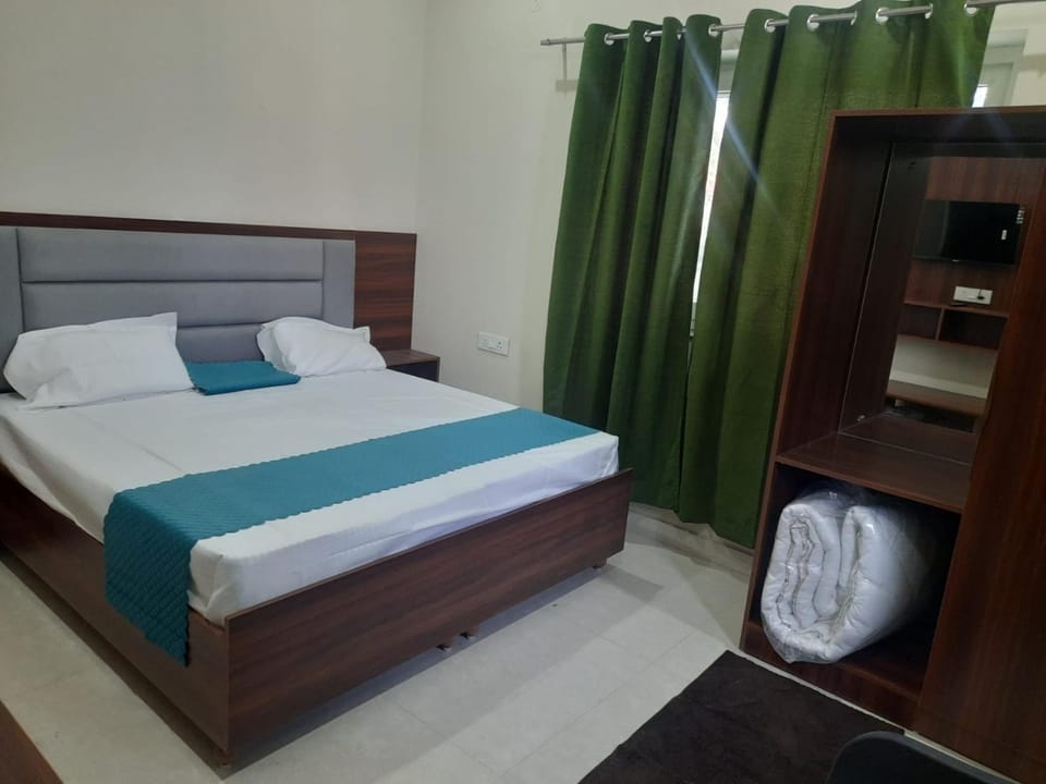 Bed, Photo of the whole room, Bedroom, wardrobe