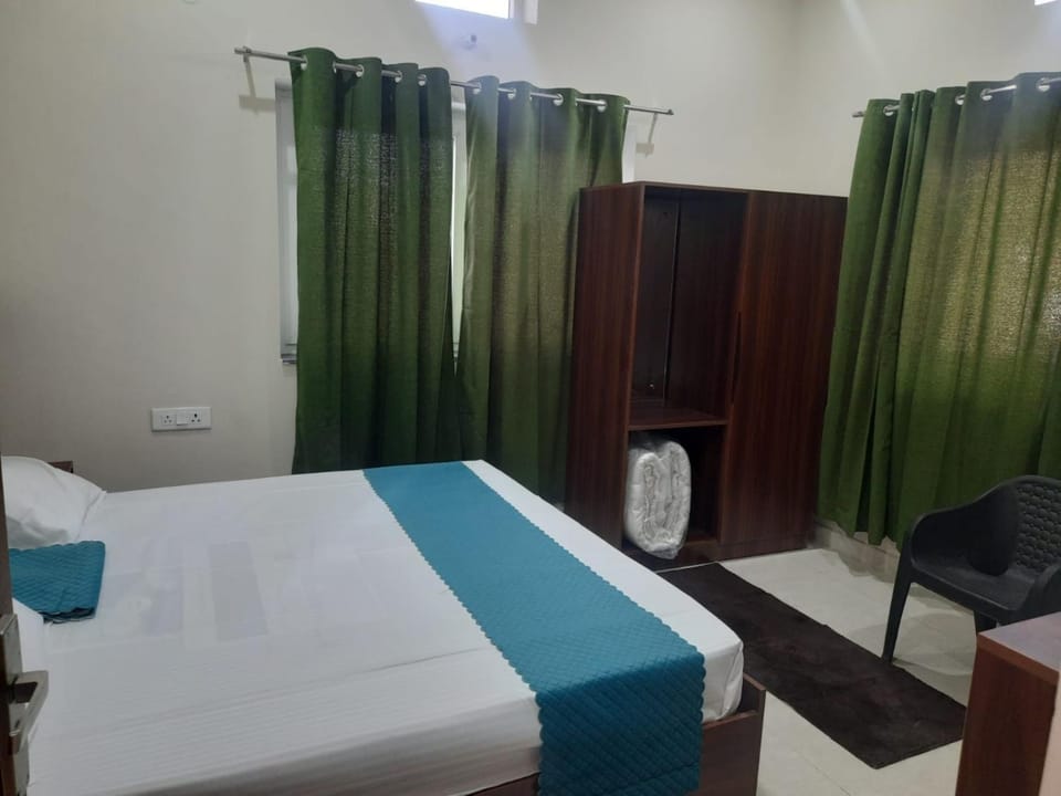 Bed, Photo of the whole room, Bedroom, air conditioner