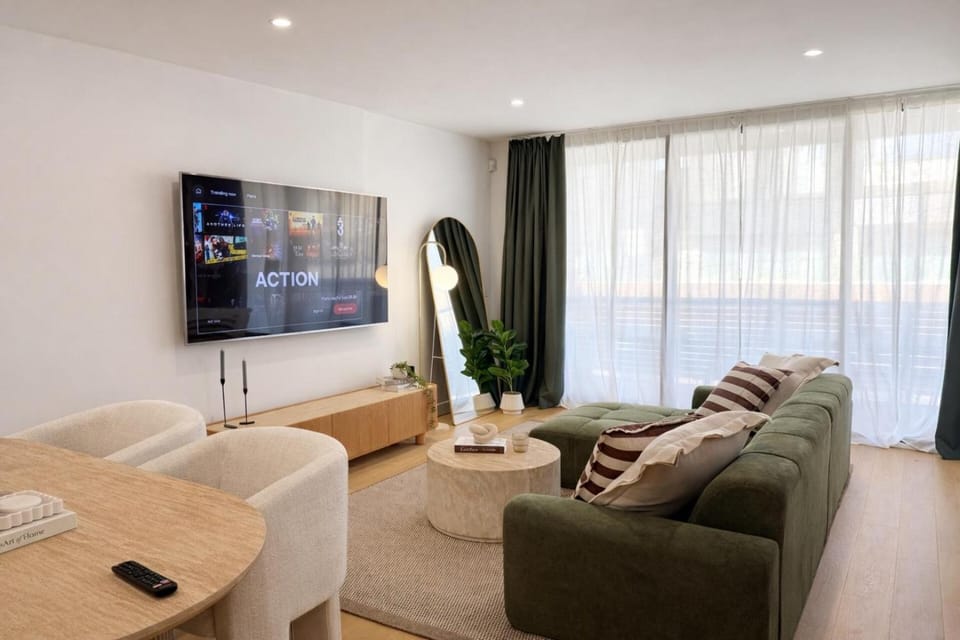 The Elevated Escape 3-Story Townhome House in Melbourne