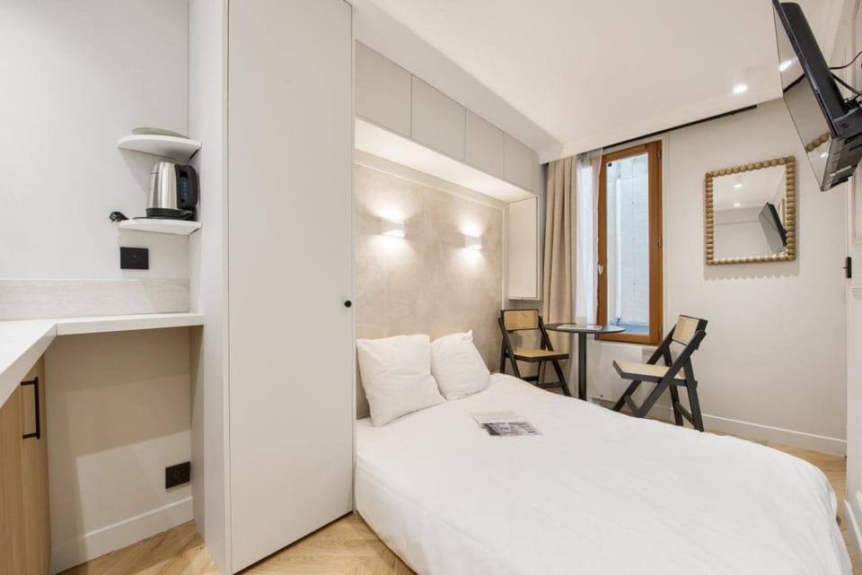 Petit Studio Elegant Invalides et Tour Eiffel Apartment in Paris