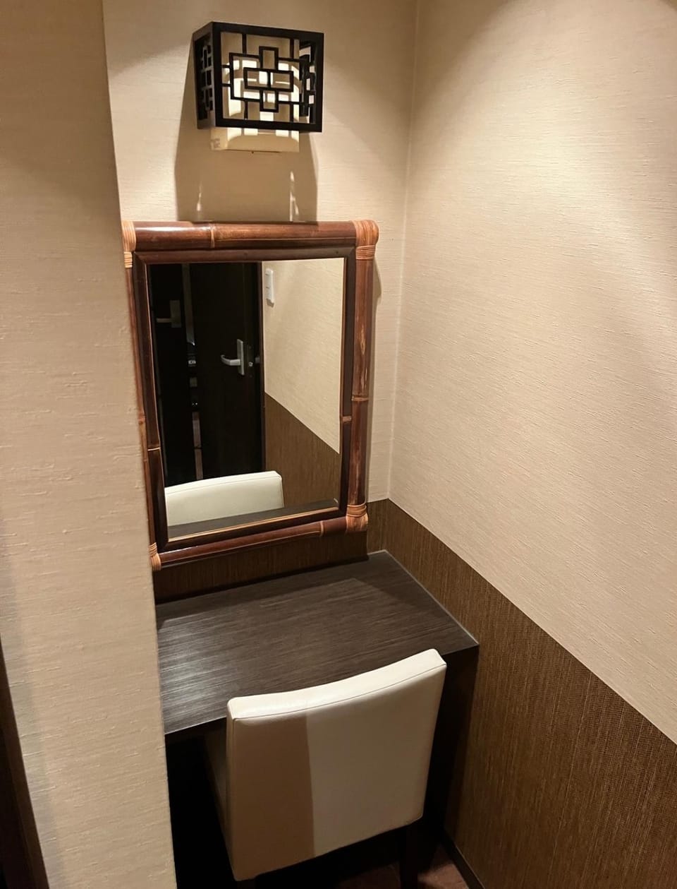 ホテルラグジュウェーブ大人専用 Love hotel in Japan