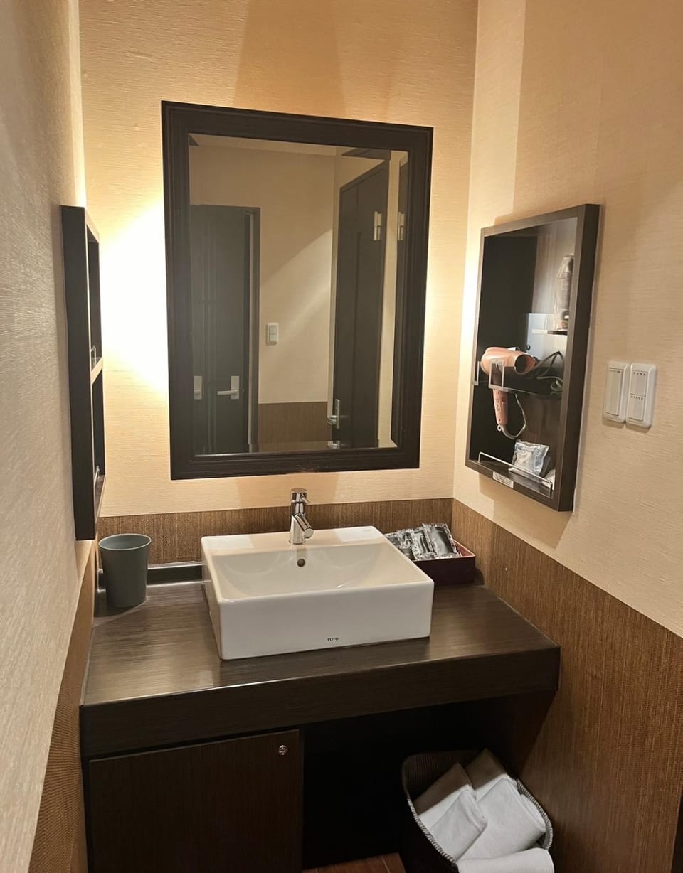 ホテルラグジュウェーブ大人専用 Love hotel in Japan