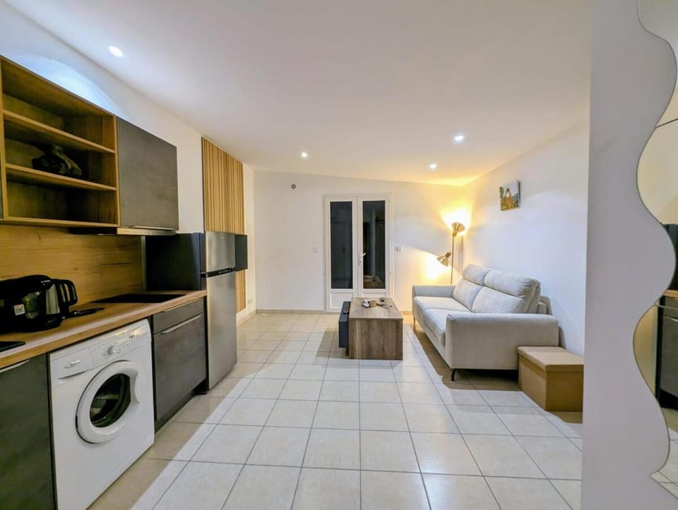TV and multimedia, Coffee/tea facilities, dishwasher, stove, washing machine