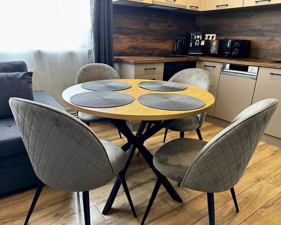Coffee/tea facilities, Kitchen or kitchenette, Seating area