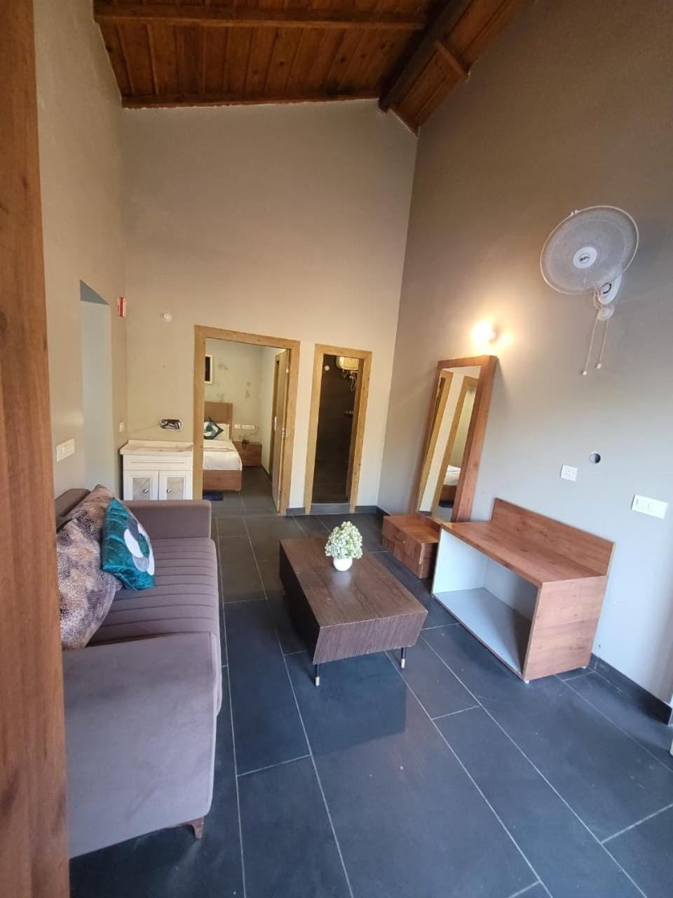 Lakeview RnR Premium stay Hotel in Uttarakhand