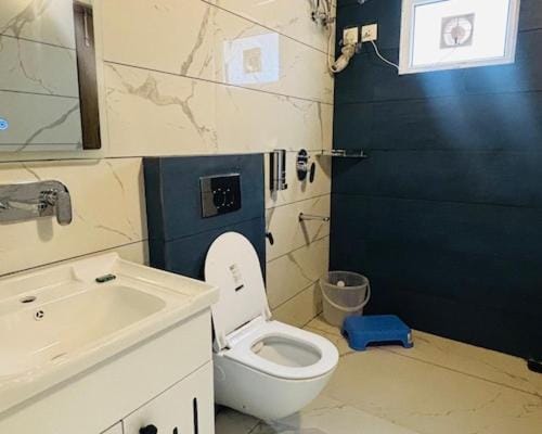 Lakeview RnR Premium stay Hotel in Uttarakhand
