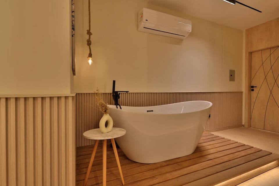Luxury Studio with Bathtub Near City Stars Apartment in Cairo Governorate