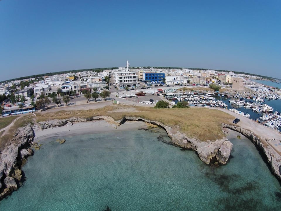 Property building, Neighbourhood, Bird's eye view, Beach, Sea view