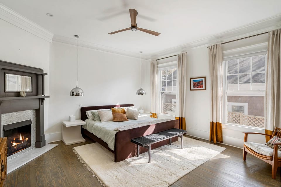 Bed, Photo of the whole room, Bedroom, fireplace