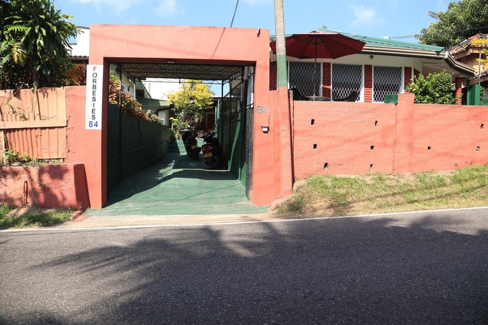 Facade/entrance