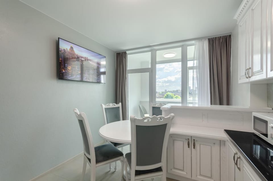 Living room, Seating area, Dining area, pet friendly