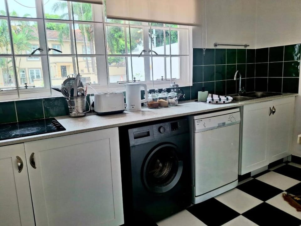 Sensitively restored spacious apartment Apartment in Durban