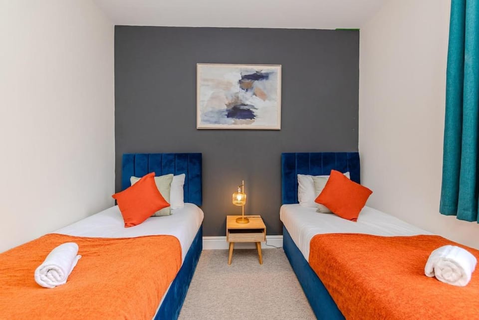 Two three Bedroom Flats in the same Building Sleep 16 Guests Apartment in Hove