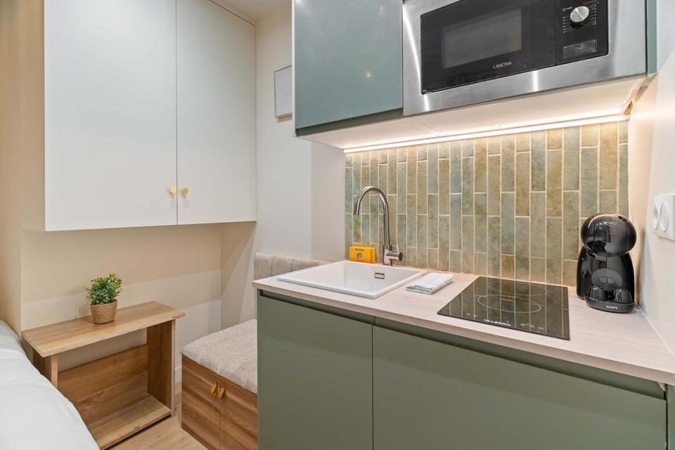 Kitchen or kitchenette