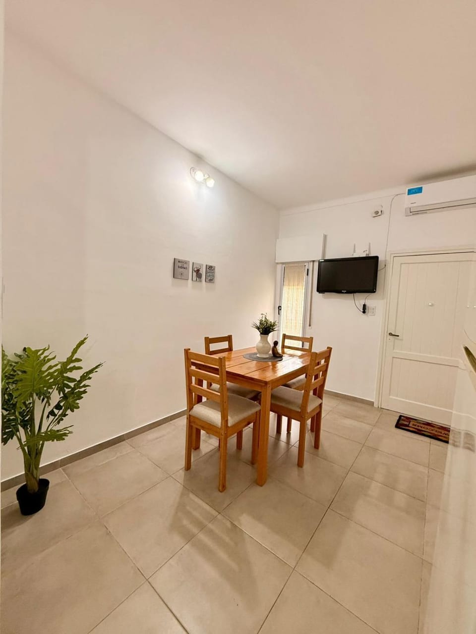 TV and multimedia, Kitchen or kitchenette, Living room, Seating area, Dining area, air conditioner
