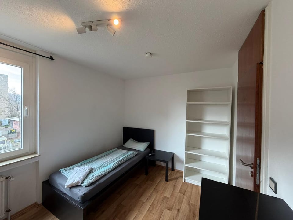 Bed, Photo of the whole room, Bedroom, heating, storage, towels