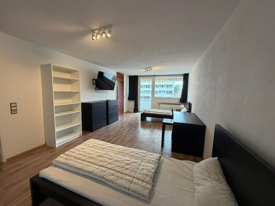 Bed, TV and multimedia, Balcony/Terrace, Photo of the whole room, Seating area, Bedroom, heating, storage