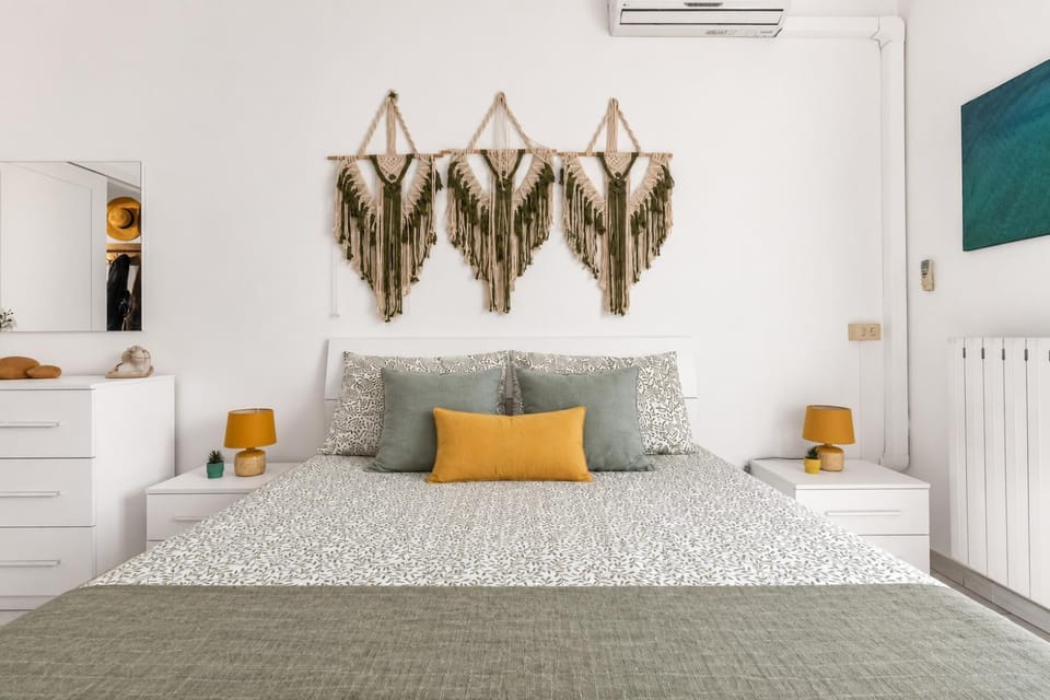 Bed, Photo of the whole room, Bedroom, air conditioner