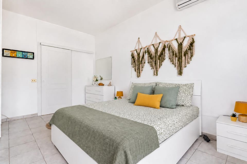 Bed, Photo of the whole room, Bedroom, air conditioner