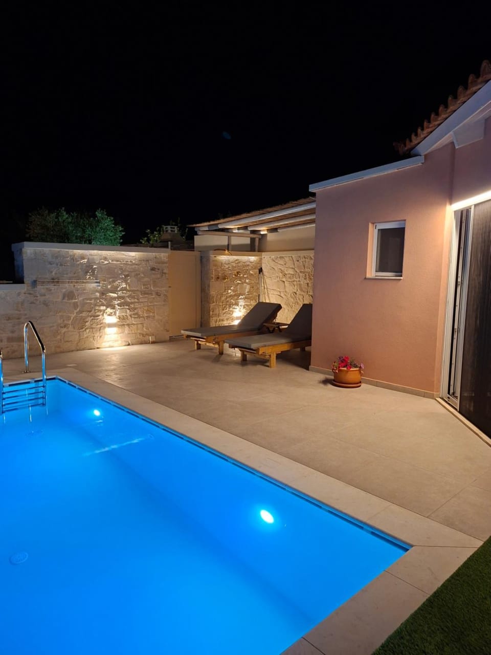 Lux Studios With Private Pool by ILIOS Georgioupoli Villa in Crete