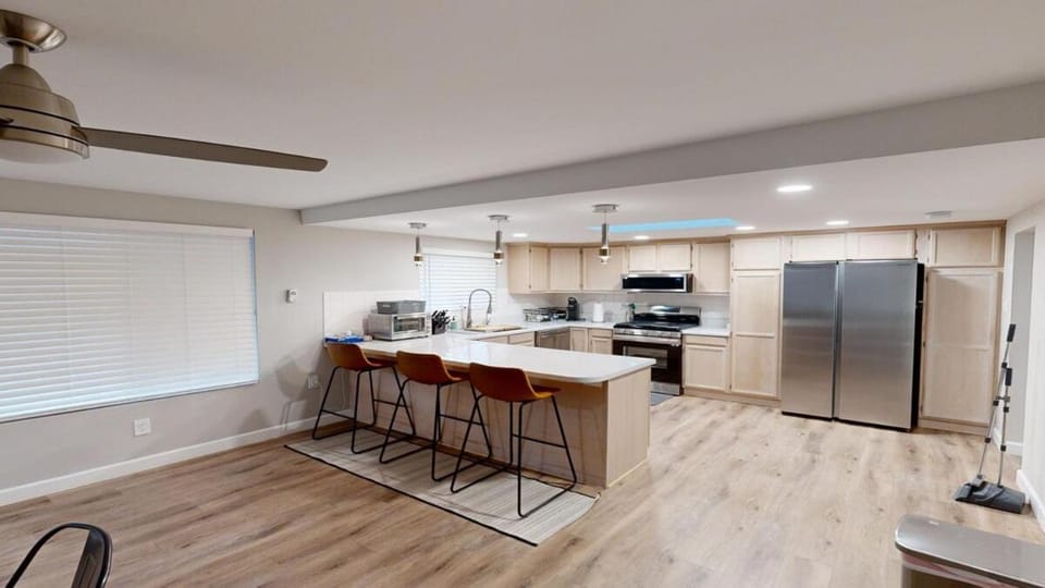 Spacious 4BR Loft - Outdoor Movie Theater House in El Cajon