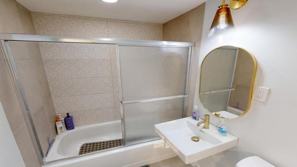 Spacious 4BR Loft - Outdoor Movie Theater House in El Cajon