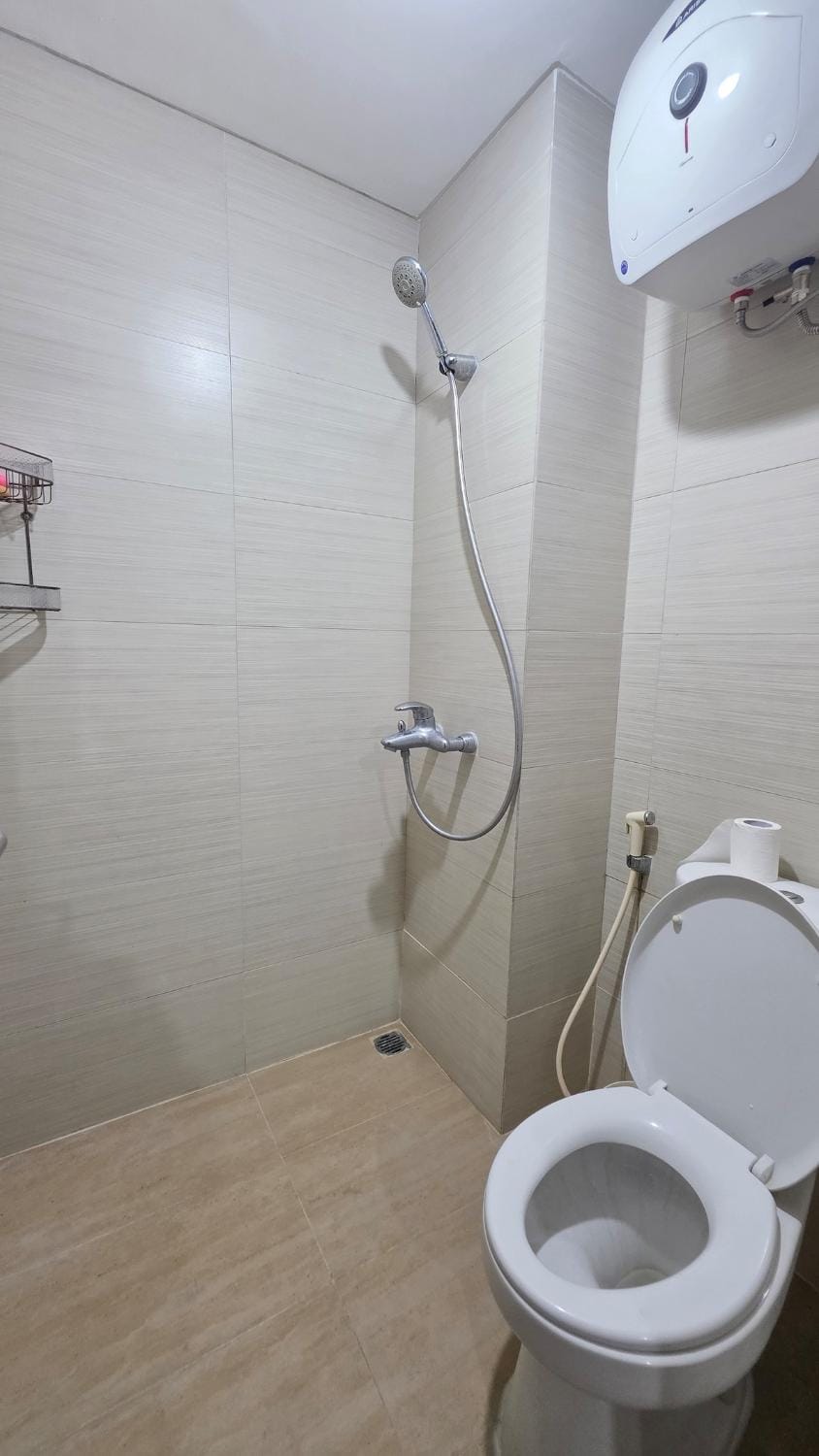 Shower, Toilet