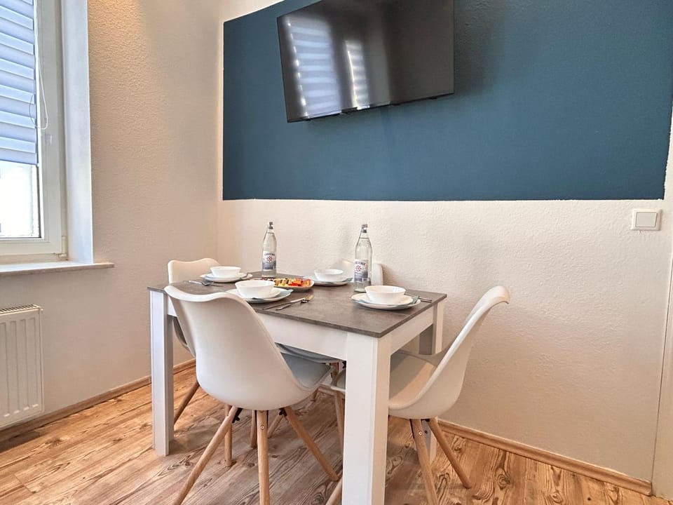 TV and multimedia, Living room, Dining area