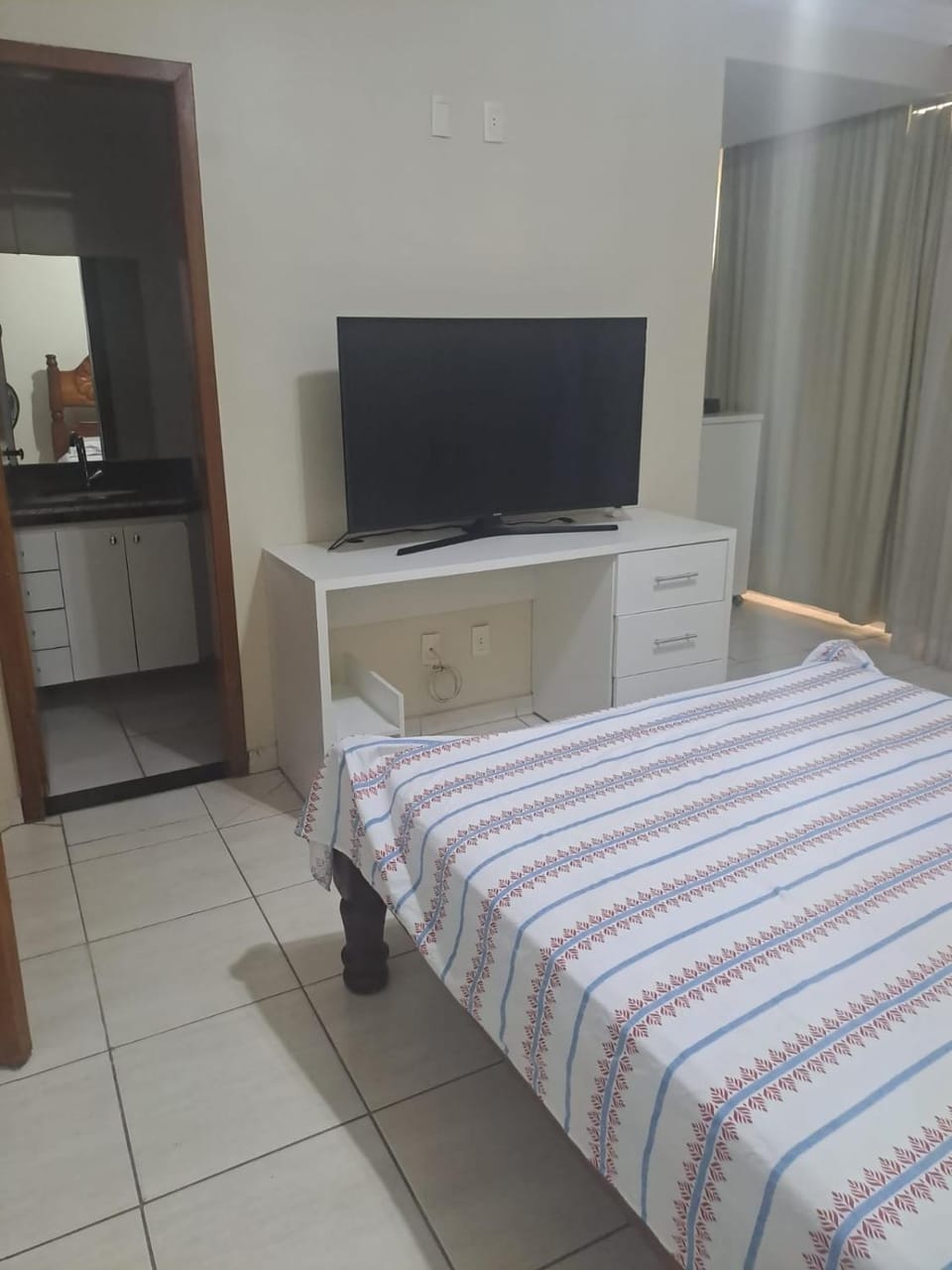 Apartamento para 8 pessoas 3 quartos com ar condicionado e 3 garagens! A 15 minutos do autódromo! Apartment in Goiania