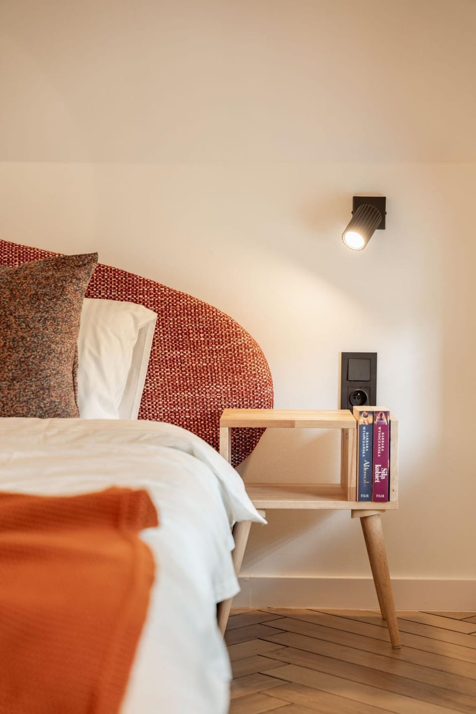 Bed, Library, Photo of the whole room, Bedroom