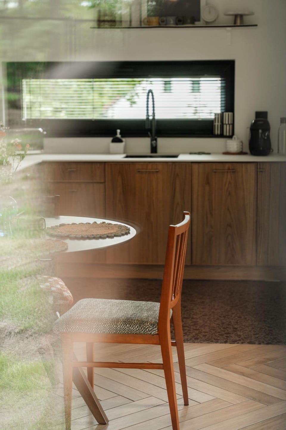 Kitchen or kitchenette, Dining area