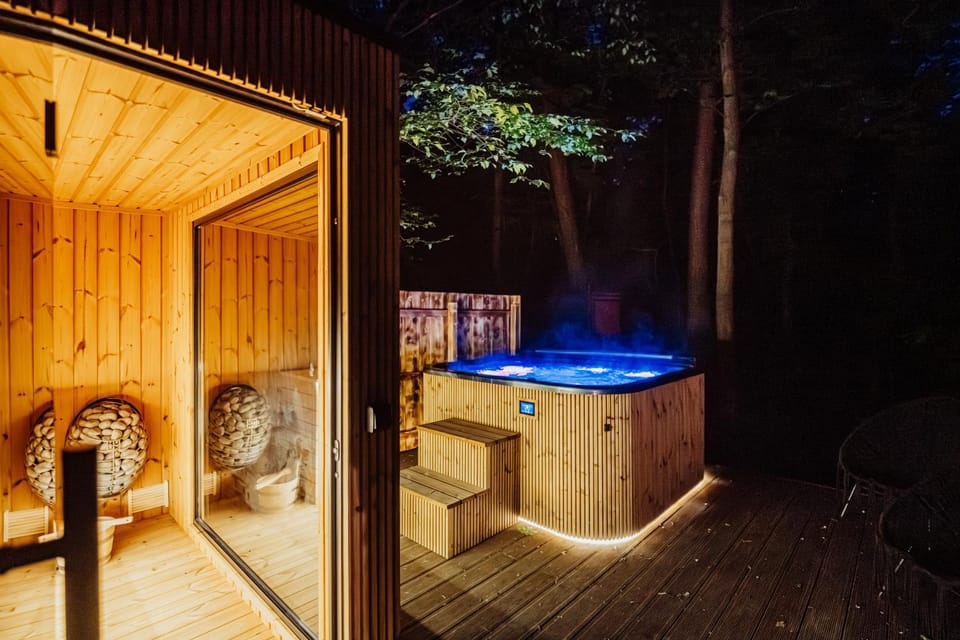 Night, Hot Tub
