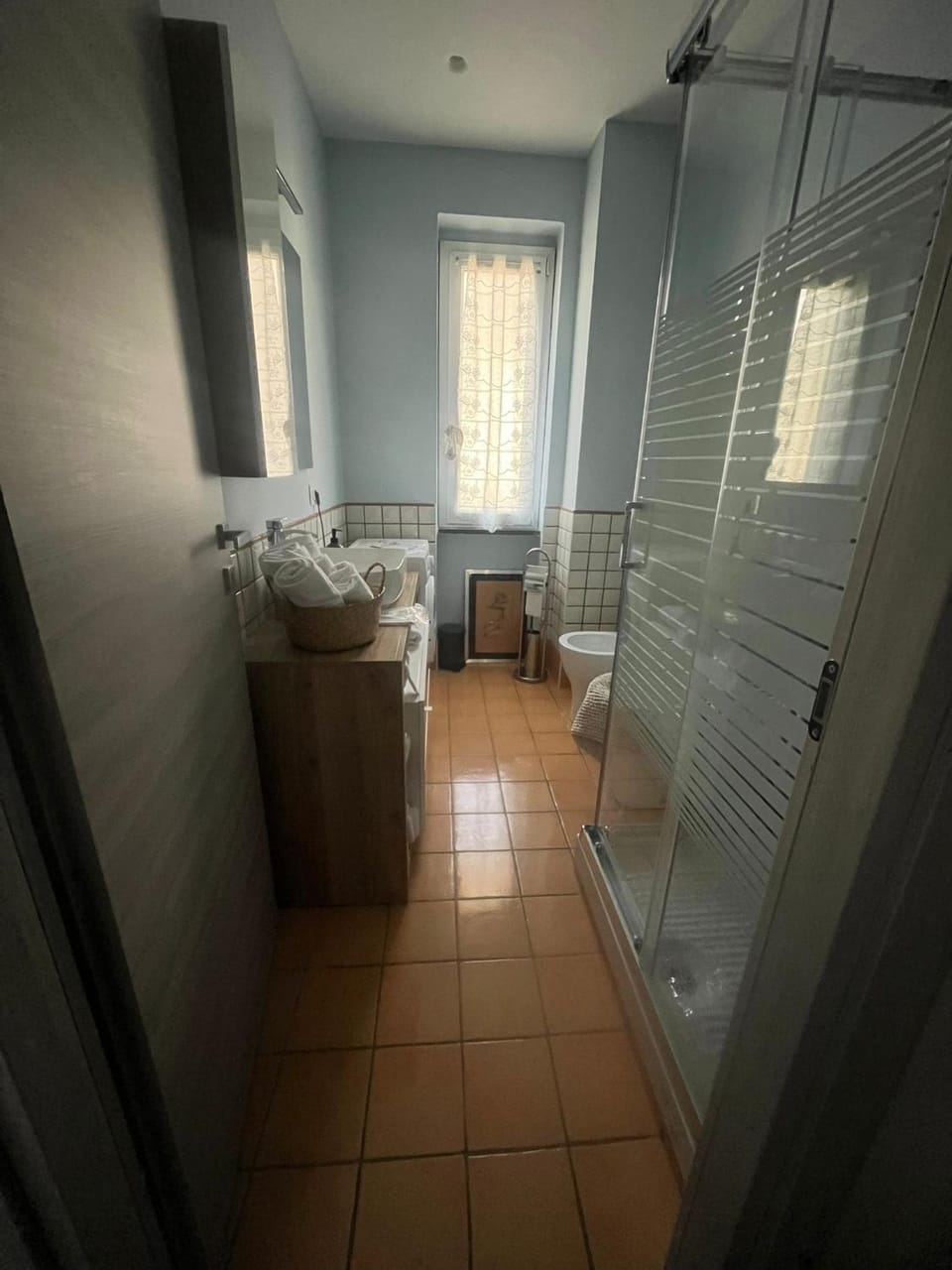 Shower, Toilet, Bathroom, towels