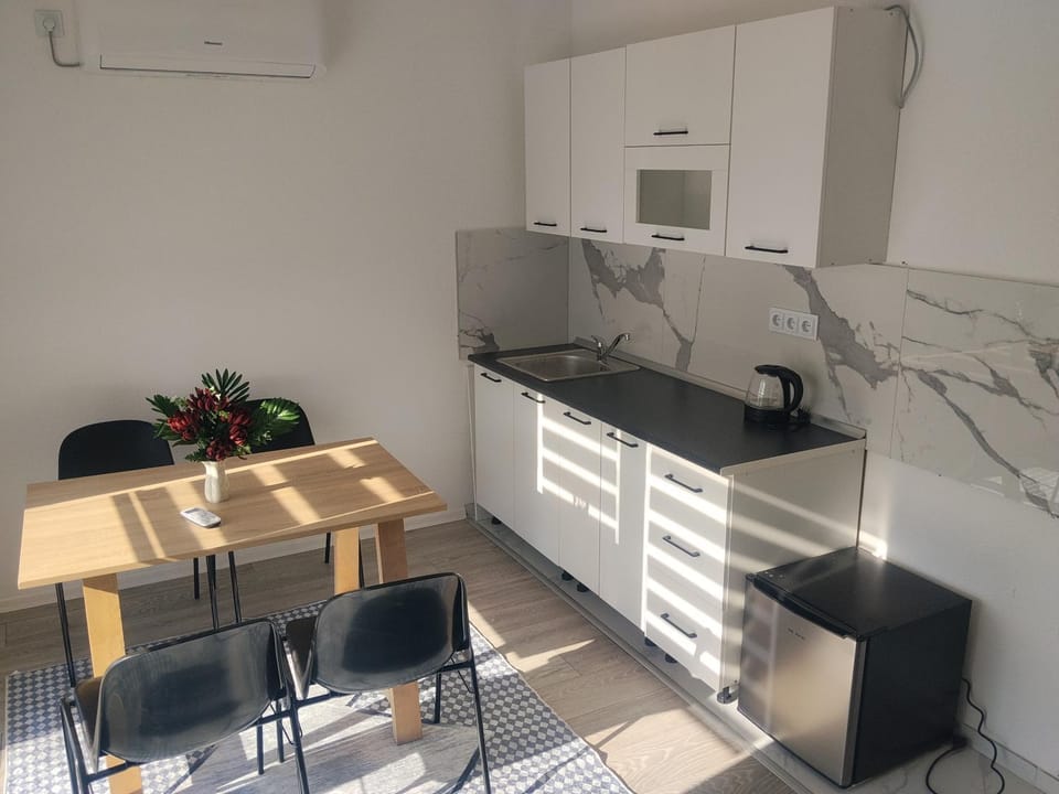 Kitchen or kitchenette, stove, stove, kitchen