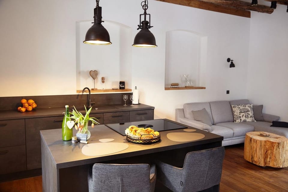 Kitchen or kitchenette, Living room, Seating area, Dining area