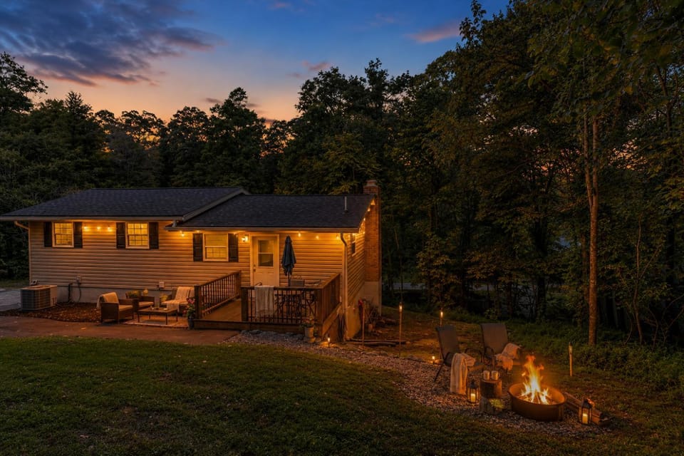 5 br 2 ba Bear Oaks Retreat Mountain Escape Spacious Stay for Family and Friends, near downtown Johnson City House in Johnson City
