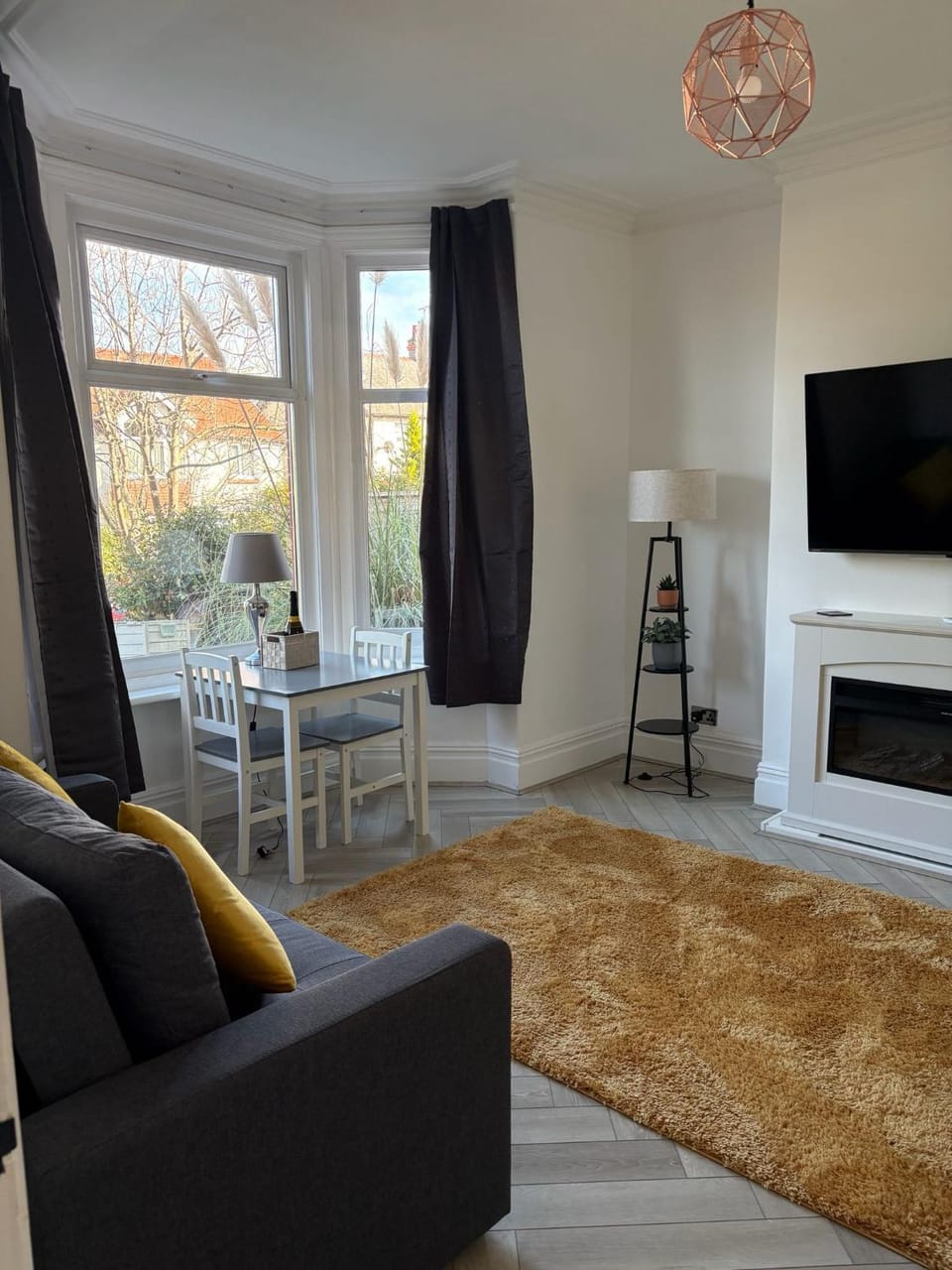 Coastal Retreat, Rhos-on-Sea, 1-Min Walk to Beach Apartment in Rhôs-on-Sea