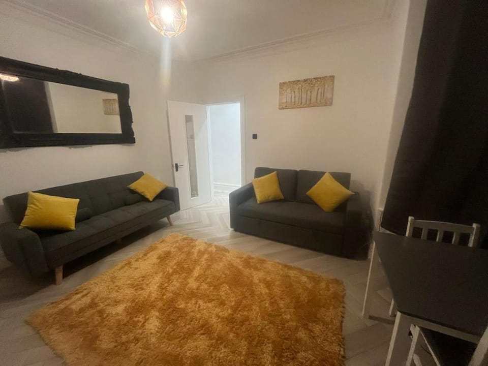 Coastal Retreat, Rhos-on-Sea, 1-Min Walk to Beach Apartment in Rhôs-on-Sea