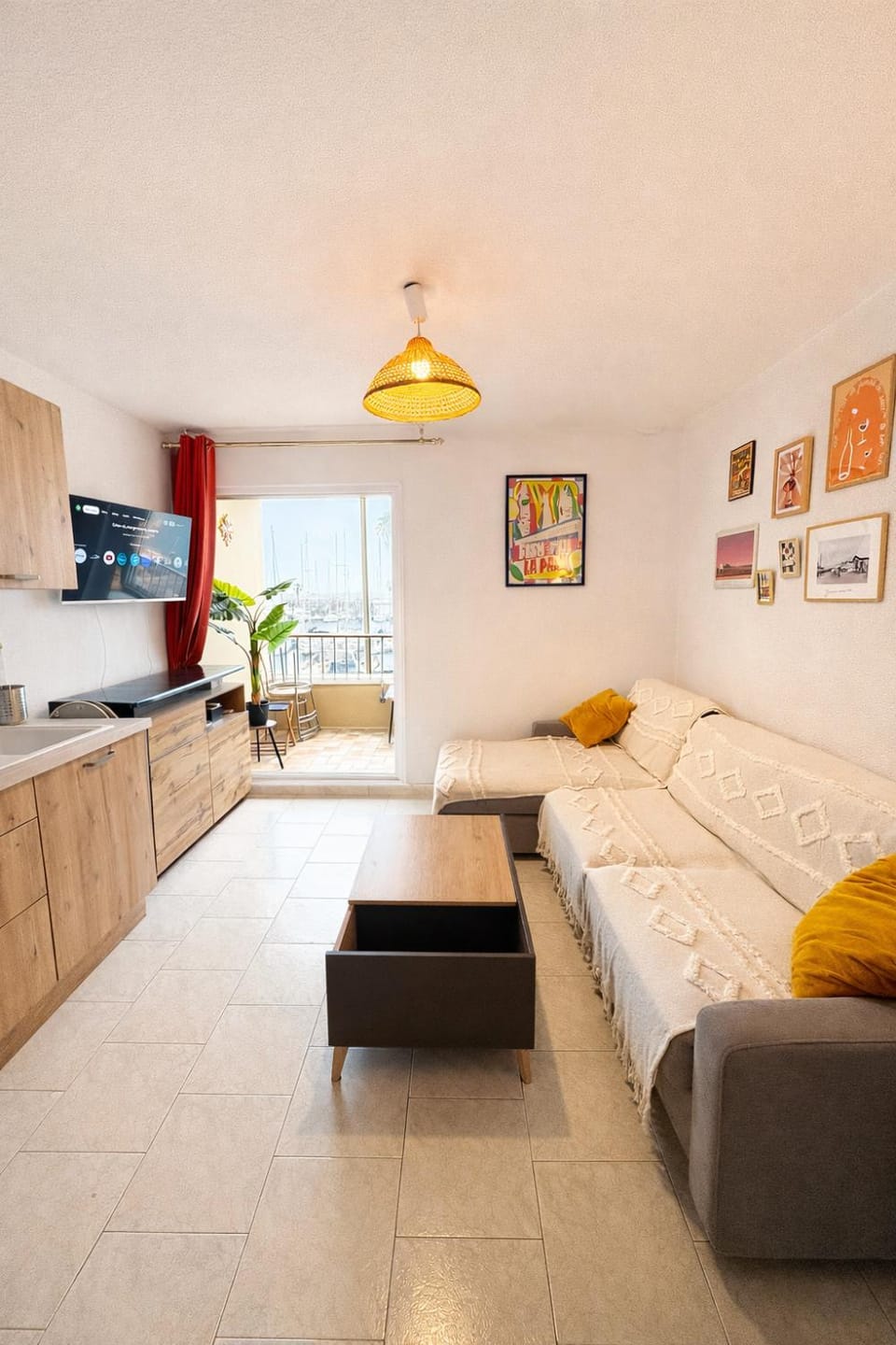 Bed, TV and multimedia, Kitchen or kitchenette, Living room, Photo of the whole room, Seating area, Bedroom