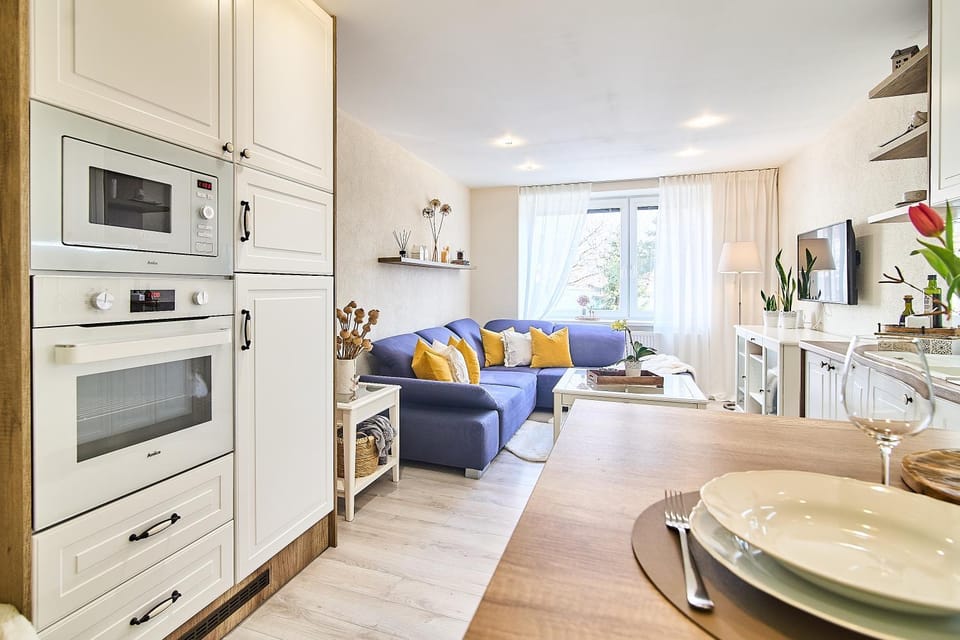 Kitchen or kitchenette, Seating area