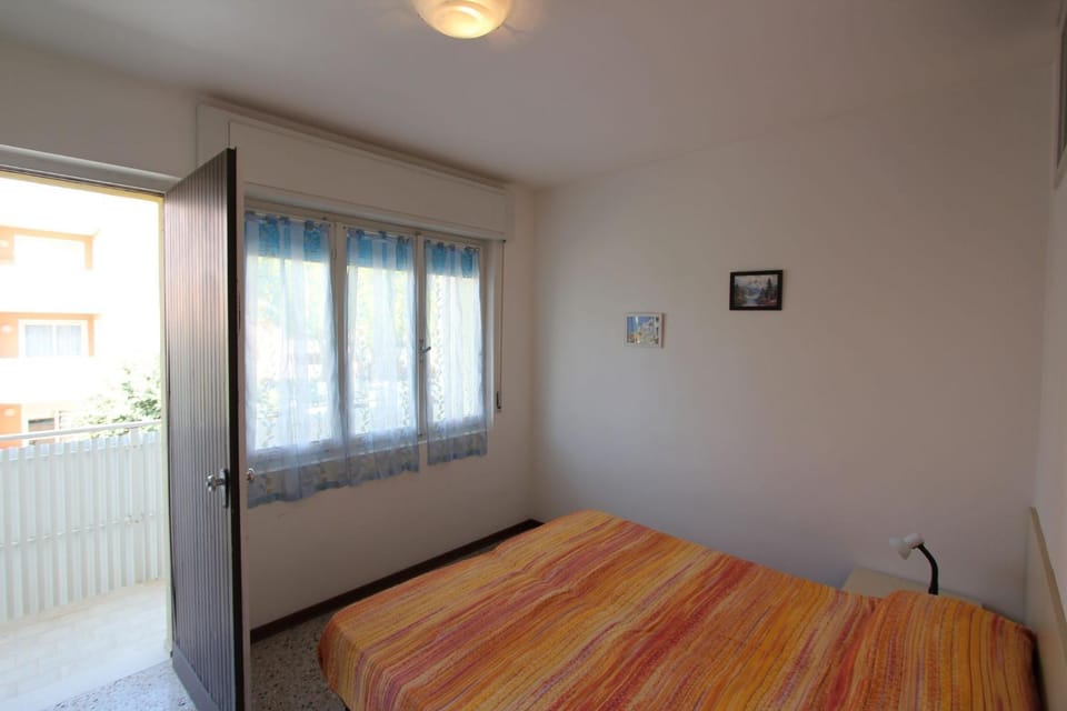 Bed, Decorative detail, Bedroom