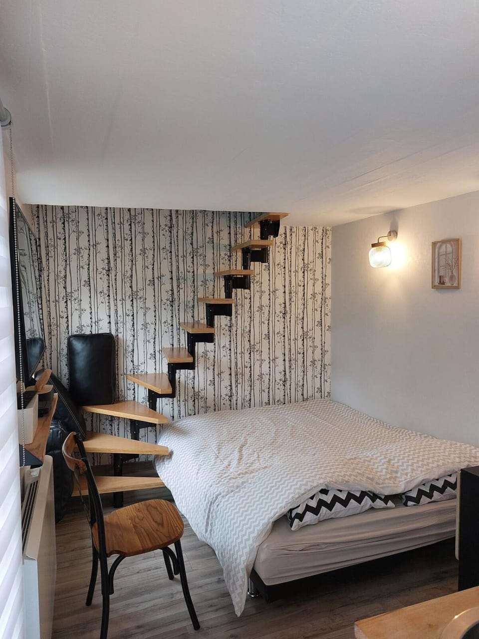 Bed, Living room