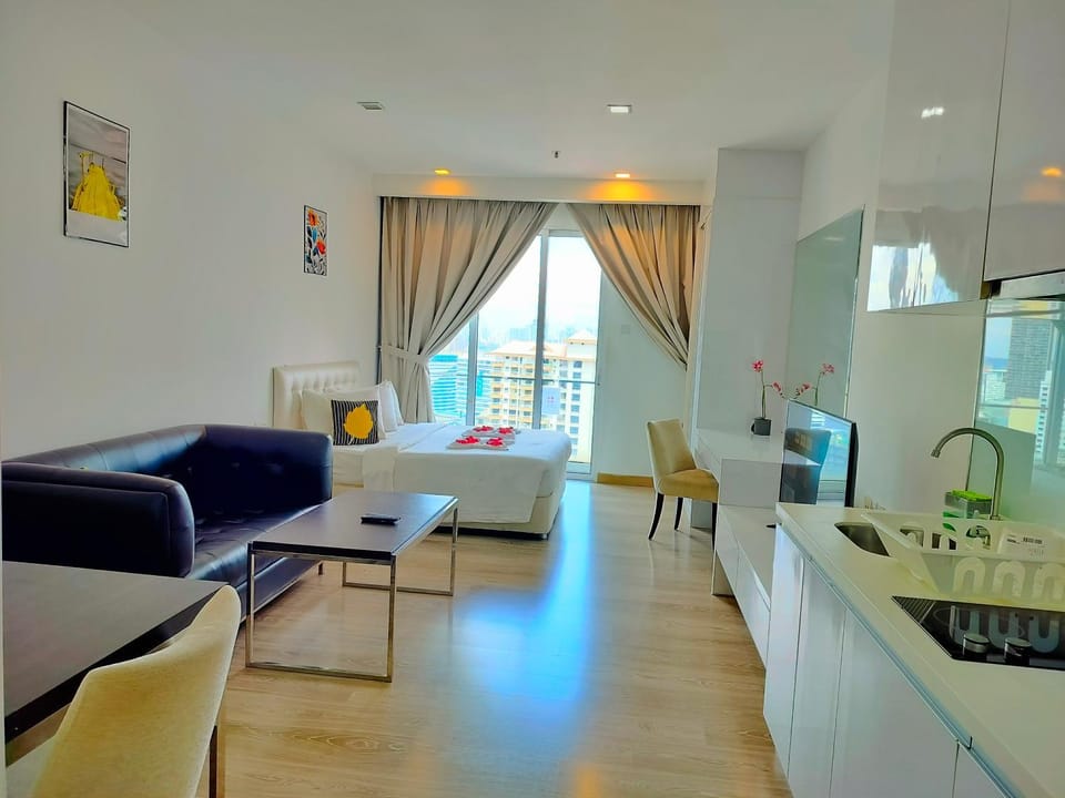 TV and multimedia, Kitchen or kitchenette, Dining area