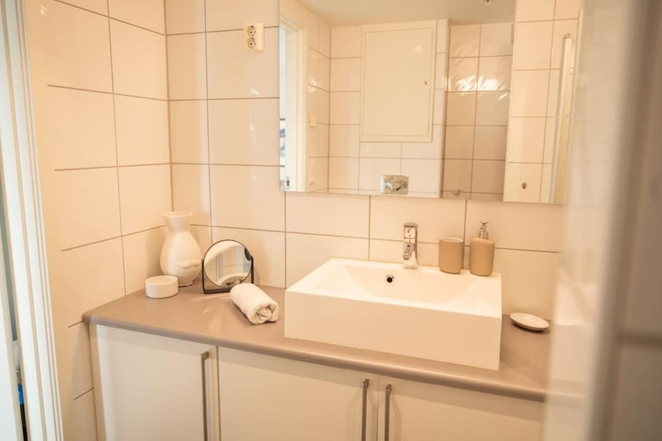 Modern 1BR, Balcony & Free Parking Apartment in Stavanger