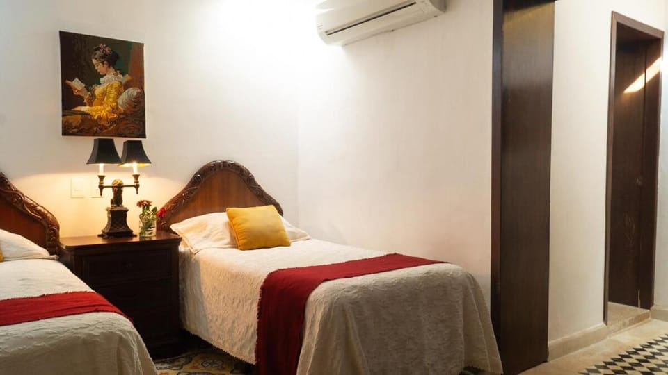 Photo of the whole room, Bedroom, air conditioner