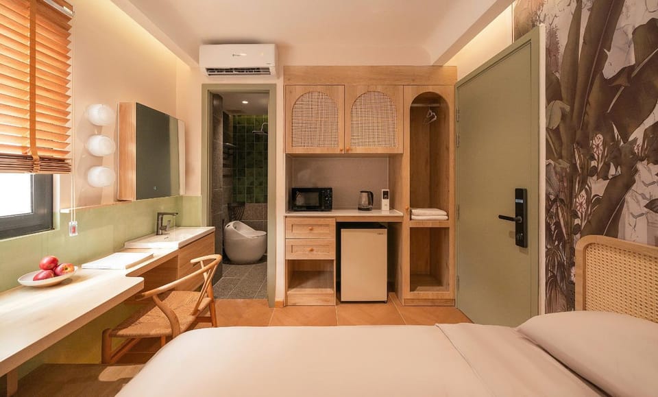 Photo of the whole room, Seating area, Bedroom